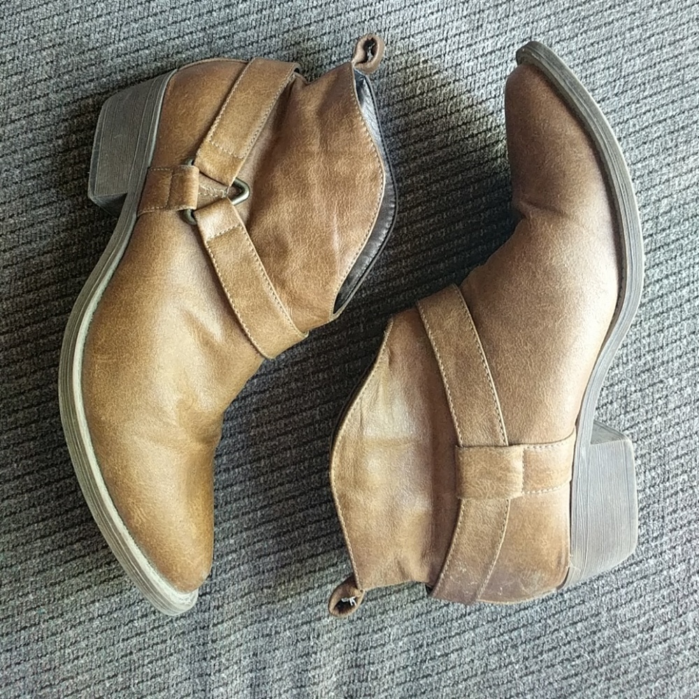 *SOLD* Coconuts Ankle Boots 8M